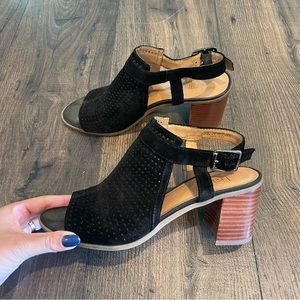 Franco Sarto Black Lug Sole Sandals Women Size 7.5